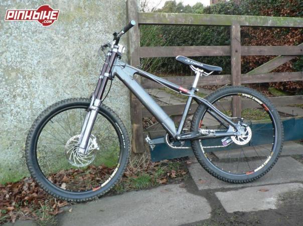 A Saracen X-Ile set up for Dirt Jumping
